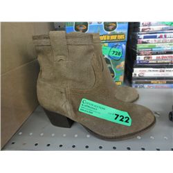 Pair of ladies suede half boots - Steve Madden