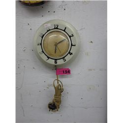 Vintage Ingraham electric wall clock - 7"