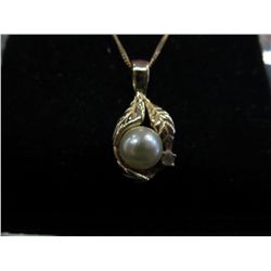 10KT yellow gold Pearl & Diamond ring