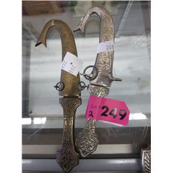 2 Metal knives in metal sheath