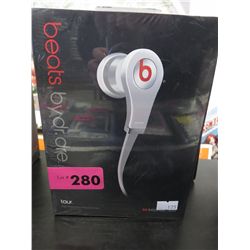 Ear bud headphones - black