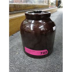 Ceramic jar with lid