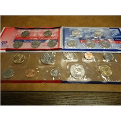 2002 US MINT SET (UNC) P/D (WITH ENVELOPE)