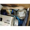 Image 2 : BOX ASSORTED BRUSHES, TRIM, WALL BASE