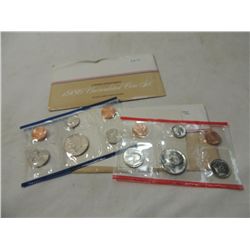2 1986 UNCIRCULATED COIN SET