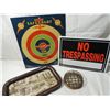 Image 1 : LOT 4 ASSORTED METAL SIGNS, TRAY, FROG