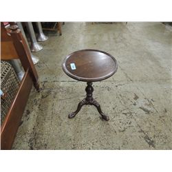 SMALL ROUND SIDE TABLE OR PLANT STAND