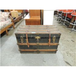 ANTIQUE TRAVEL TRUNK