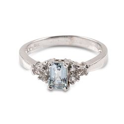 APP: 1.2k 14 kt. Gold, 1.20CT Aquamarine And White Sapphire Ring
