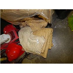 PILE OF NON-STICK MATTING