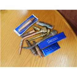 BAG OF ASSORTED ACETYLINE TIPS AND CLEANING GUAGES