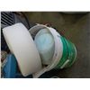 Image 1 : BUCKET OF FOAM AND DRYWALL PAPER ETC