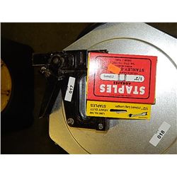 STAPLE GUN AND STAPLES