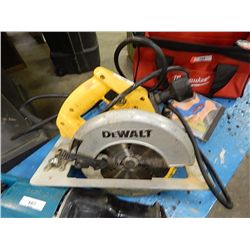 DEWALT CIRCULAR SAW - WORKING GOOD