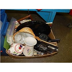 BOX OF KITCHEN STUFF