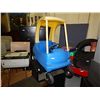 Image 1 : CHILD'S RIDING CAR