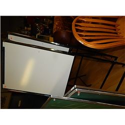 WHITE BOARD ON STAND - PRESENTION BOARD