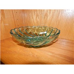 COLLECTORS GLASSWARE DESIGNER BOWL - GREEN