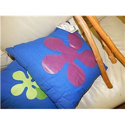 RETRO STYLE THROW CUSHIONS