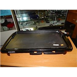 B & D ELECTRIC GRILL