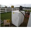 Image 1 : Oil reservoir w/pump