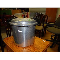 LARGE PRESSURE COOKER