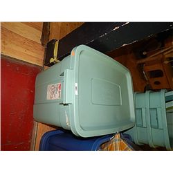 RUBBERMAID TOTE WITH LID