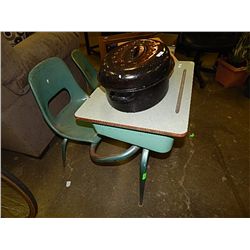 VINTAGE / RETRO SCHOOL DESK WITH ATTACHED SEAT