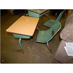 VINTAGE / RETRO SCHOOL DESK WITH ATTACHED SEAT