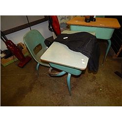 VINTAGE / RETRO SCHOOL DESK WITH ATTACHED SEAT