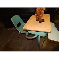 VINTAGE / RETRO SCHOOL DESK WITH ATTACHED SEAT