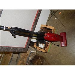 EURIKA FLOOR VACUMN - WORKING