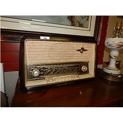 VINTAGE GERMAN SHORT WAVE RADIO