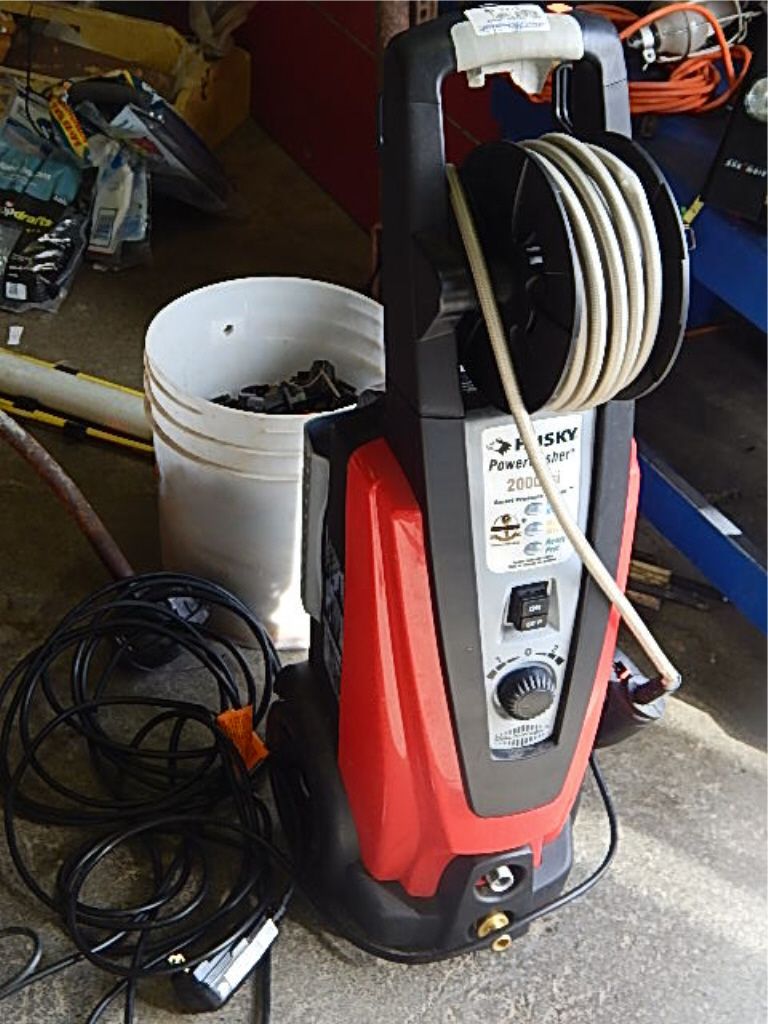 HUSKY POWER WASHER - NEEDS WAND END 