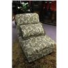 Image 1 : SIGNATURE DESIGN ARMLESS SIDE CHAIR WITH THROW CUSHION