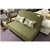 Image 1 : GREEN ARMLESS LOVESEAT WITH 2 PILLOWS