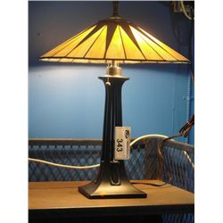 TIFFANY STYLE LEADED STAINED GLASS TABLE LAMP