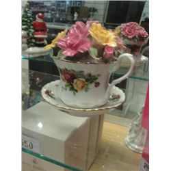 ROYAL ALBERT ENGLAND OLD COUNTRY ROSES COLLECTORS FIGURINE