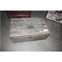 ANTIQUE CANVAS COVERED STEAMER TRUNK
