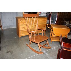 MAPLE ROCKING CHAIR