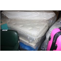 KING SIZE MATTRESS AND BOXSPRING SET (ROLLER FRAME NOT INCLUDED)