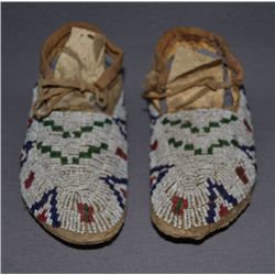 SIOUX CHILD'S MOCCASINS