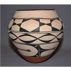SANTO DOMINGO POTTERY JAR