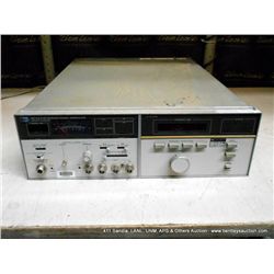 HP 8672A SYNTHESIZED SIGNAL GENERATOR