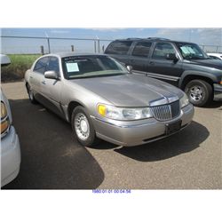 2002 - LINCOLN TOWN CAR