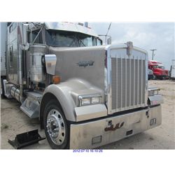2001 - KENWORTH SEMI-TRUCK//DIESEL