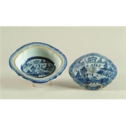 CANTON: BLUE AND WHITE COVERED DIAMOND SHAPE SERVING DISH…