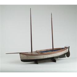 LATE 19TH/EARLY 20TH CENTURY MODEL OF A "CAT BOAT".  …