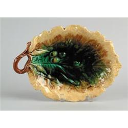 MAJOLICA: BREAD TRAY IN OAK LEAF AND ACORN PATTERN…