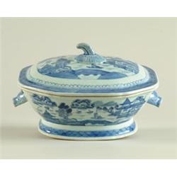 CANTON: BLUE AND WHITE COVERED BOAR HEAD TUREEN…
